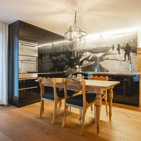 Stylish Home With Matterhorn View In The Center Zermatt Exterior photo